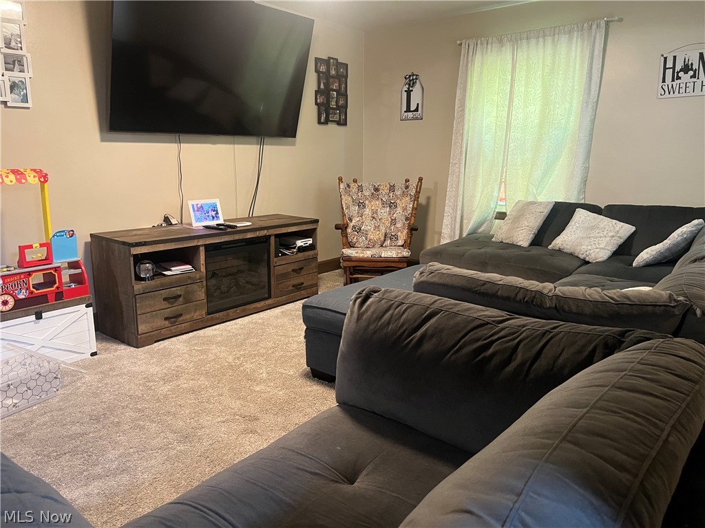 3884 Dobbins Road Youngstown, OH 44514 - Photo 15 of 32