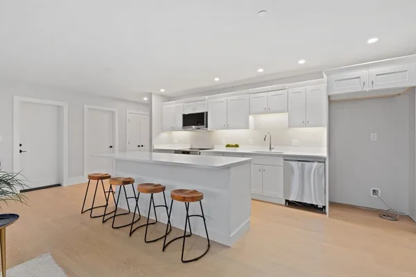 $712,000 | 14 Old Country Way, Unit B, Scituate, MA 02066