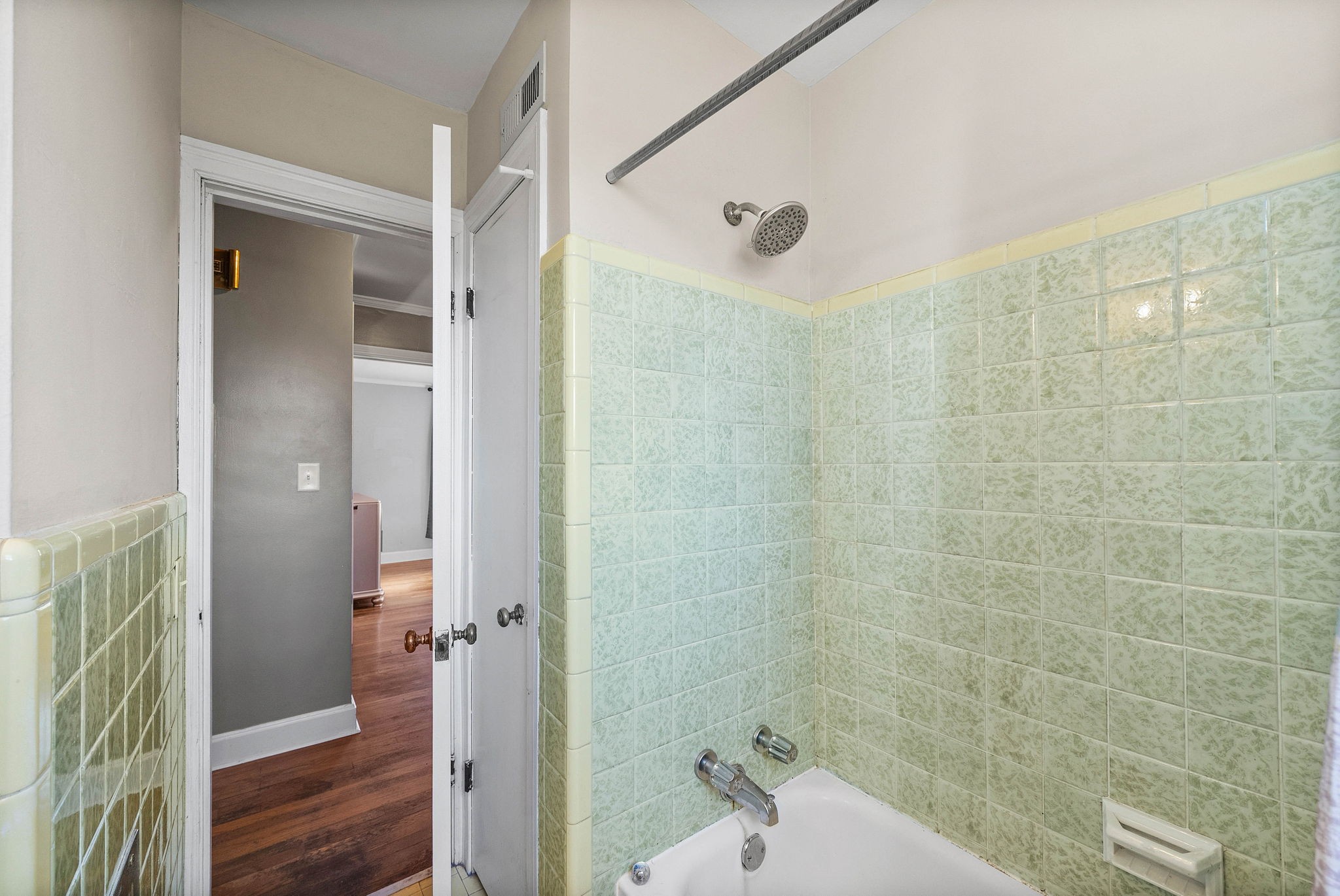 1673 Valley Road Clarksville, TN 37043 - Photo 23 of 33 a bathroom with a bathtub and shower