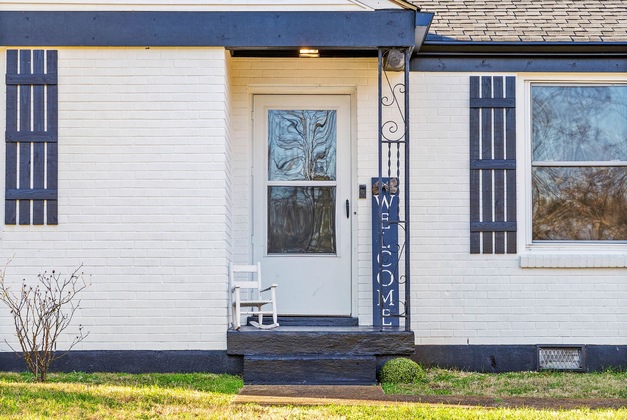 1673 Valley Road Clarksville, TN 37043 - Photo 6 of 33 a view of front door of house with yard