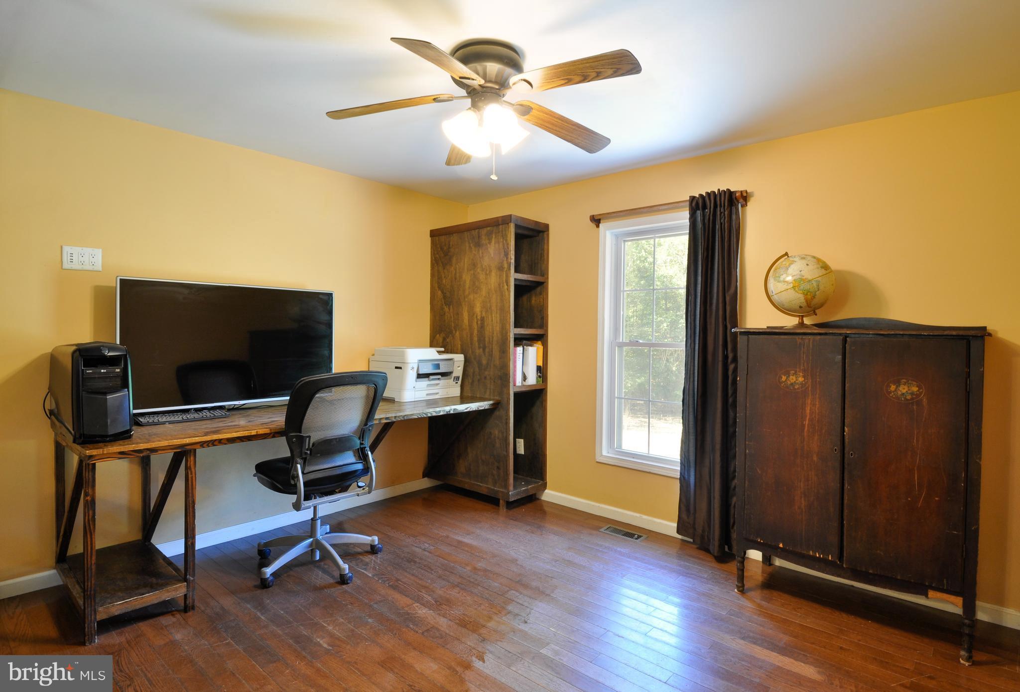 14333 Poplar Neck Road King George, VA 22485 - Photo 9 of 30 Home office with built in desk.