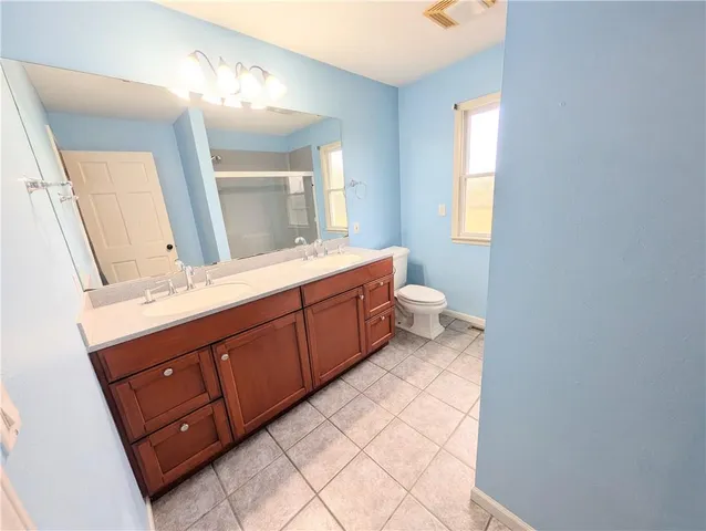 $275,000 | 2661 Nebraska Road, La Harpe, KS 66751