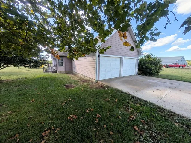 $275,000 | 2661 Nebraska Road, La Harpe, KS 66751