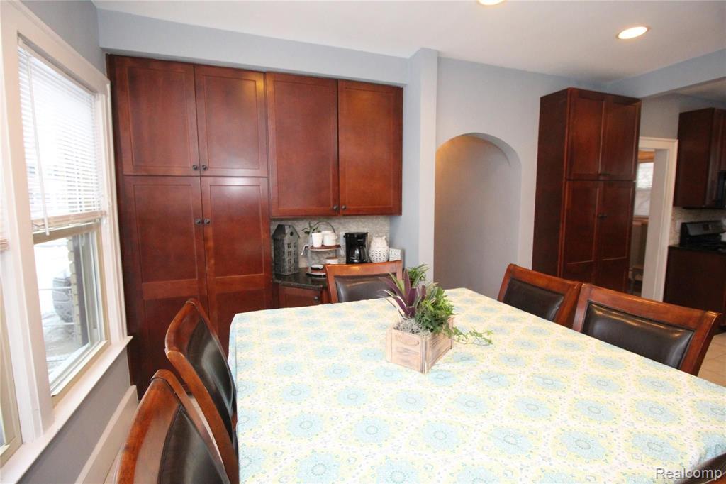 1376 Bedford Road Grosse Pointe Park, MI 48230 - Photo 17 of 49