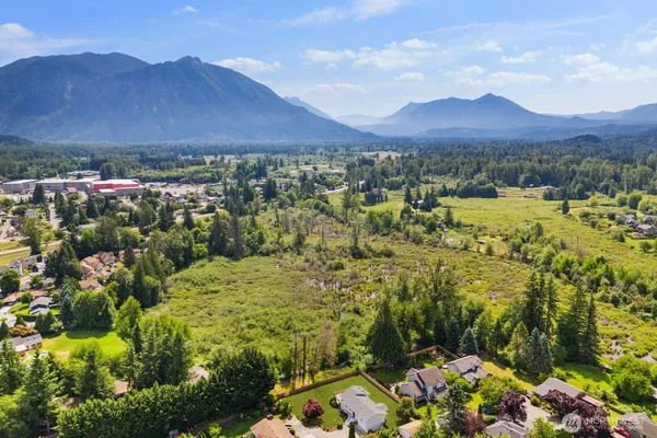 $1,100,000 | 38505 Southeast 86th Place, Snoqualmie, WA 98065