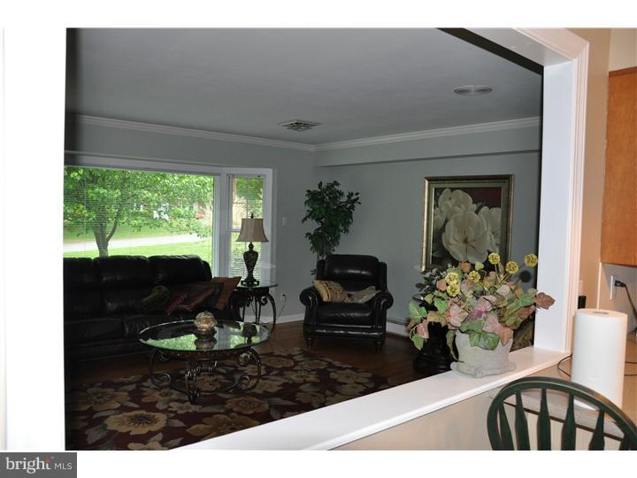 218 Planet Road Newark, DE 19711 - Photo 6 of 17 Living Room