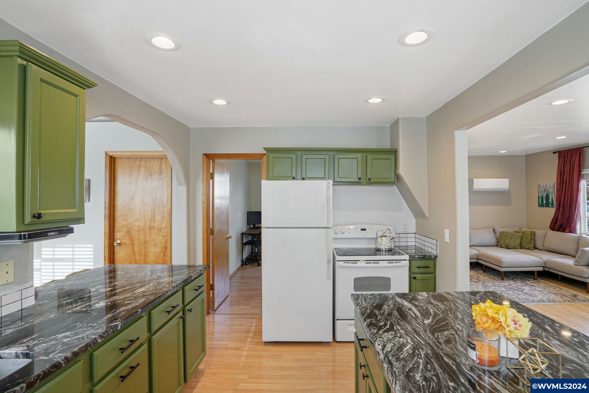 511 Grant Street Silverton, OR 97381 - Photo 14 of 44 Gallery Image 14