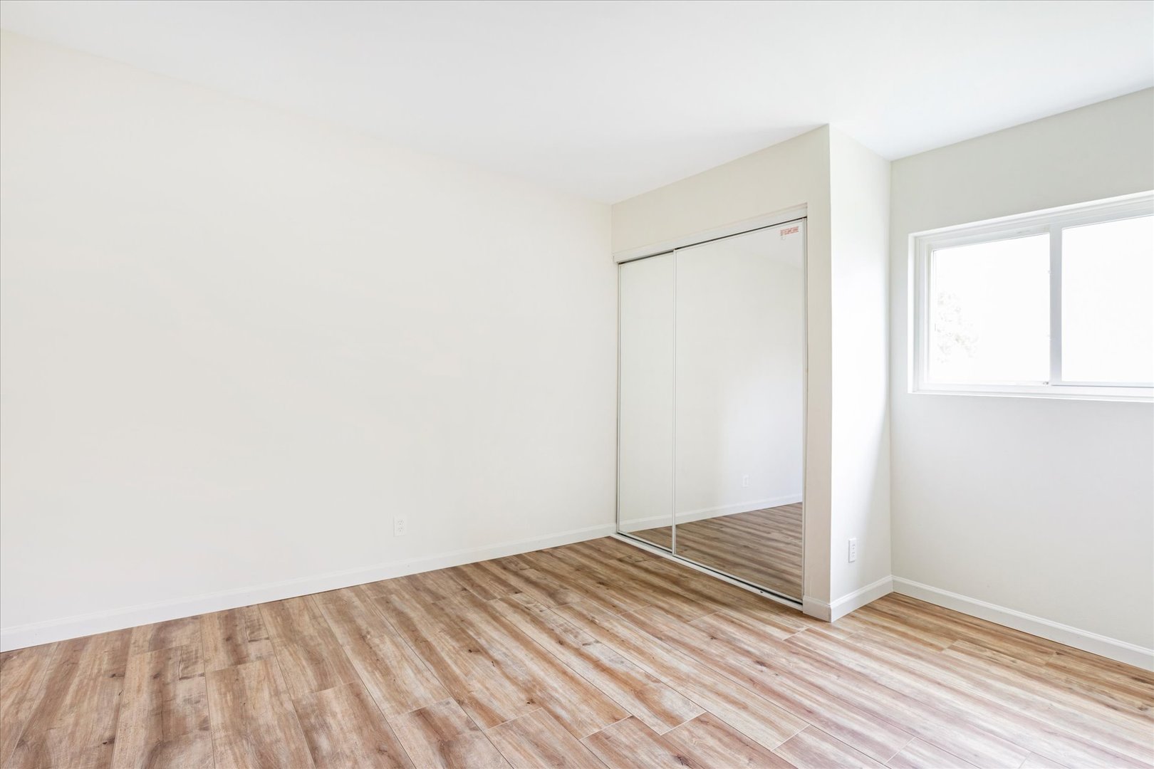 465 Mallview Lane Bolingbrook, IL 60440 - Photo 11 of 26 a view of a room with wooden floor