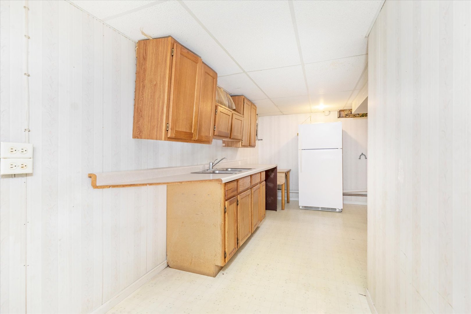 465 Mallview Lane Bolingbrook, IL 60440 - Photo 14 of 26 a utility room with cabinets washer and dryer