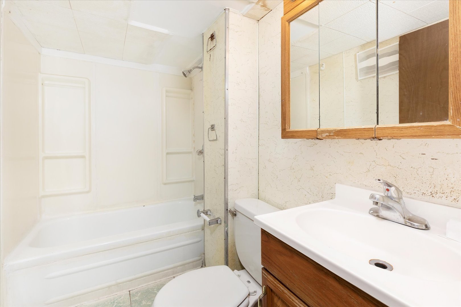 465 Mallview Lane Bolingbrook, IL 60440 - Photo 15 of 26 a bathroom with a sink toilet and shower
