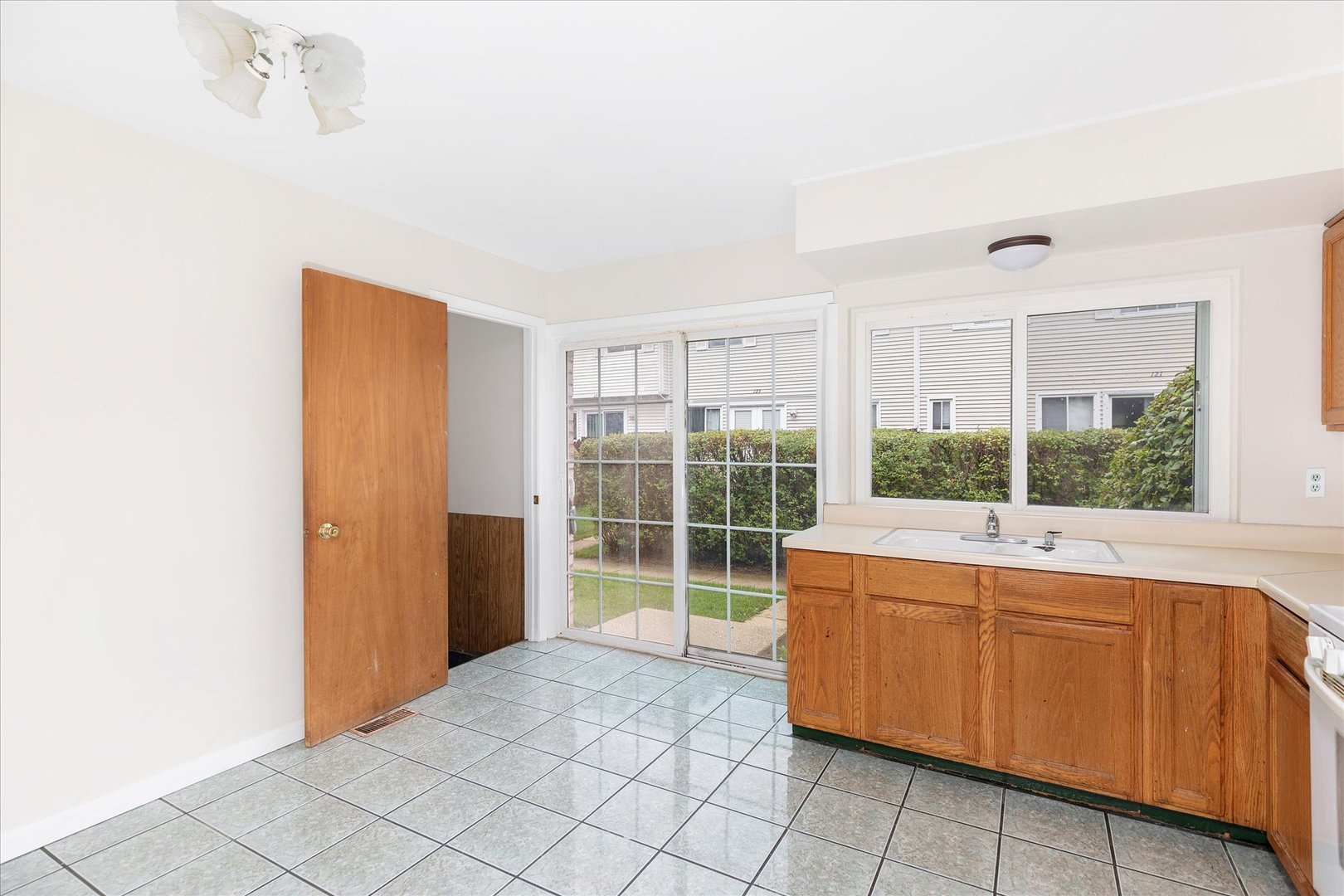 465 Mallview Lane Bolingbrook, IL 60440 - Photo 7 of 26 a view of a room with a large window