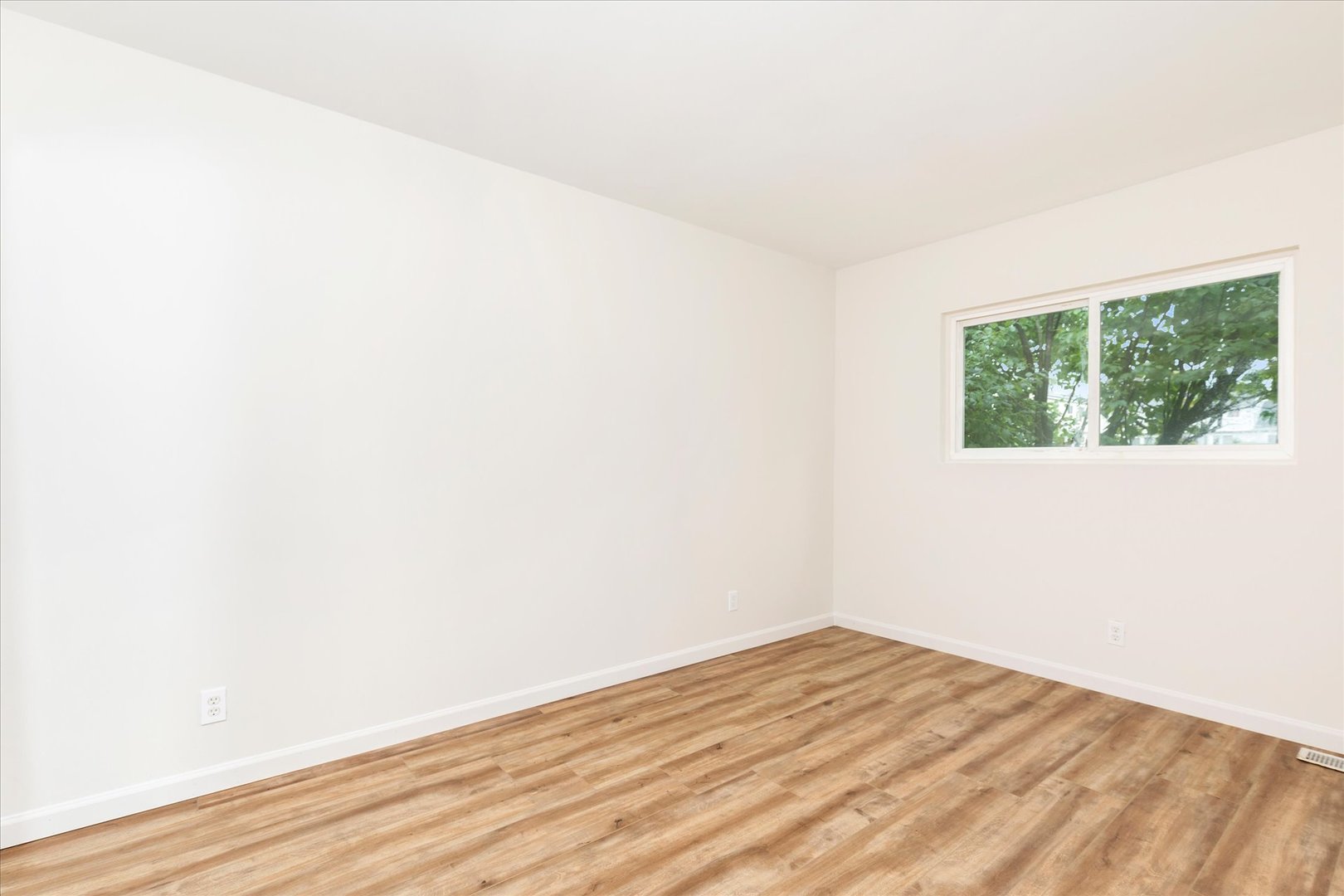 465 Mallview Lane Bolingbrook, IL 60440 - Photo 8 of 26 a view of empty room with wooden floor and fan