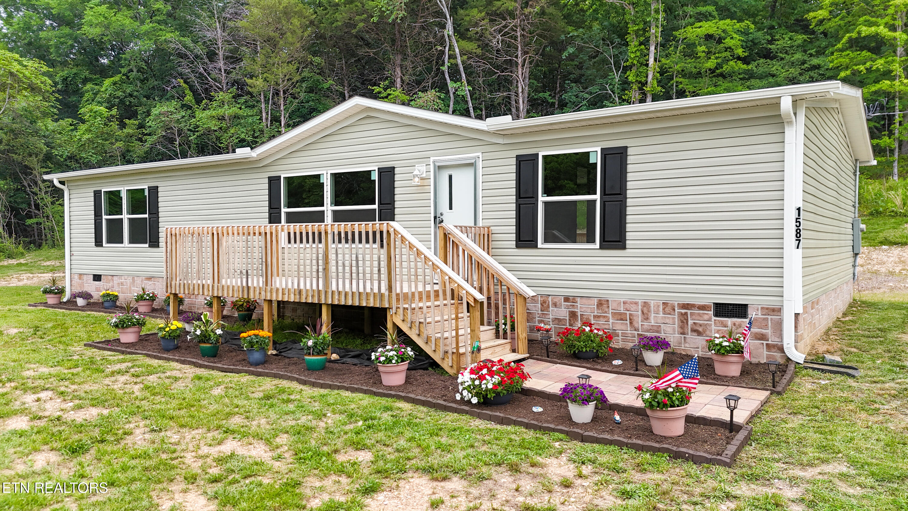 1587 Sweetwater Road Philadelphia, TN 37846 - Photo 1 of 46 1