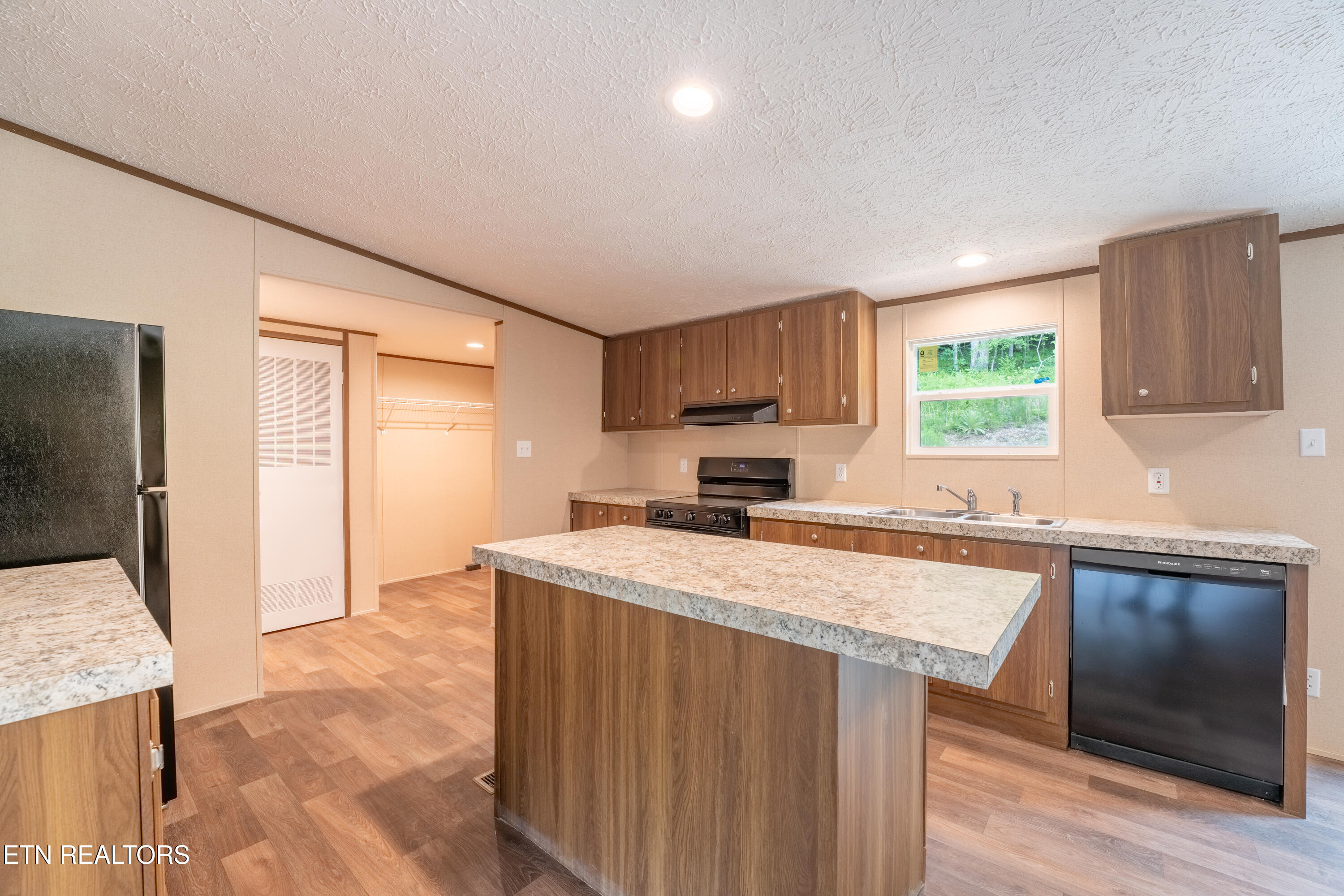 1587 Sweetwater Road Philadelphia, TN 37846 - Photo 13 of 46 11