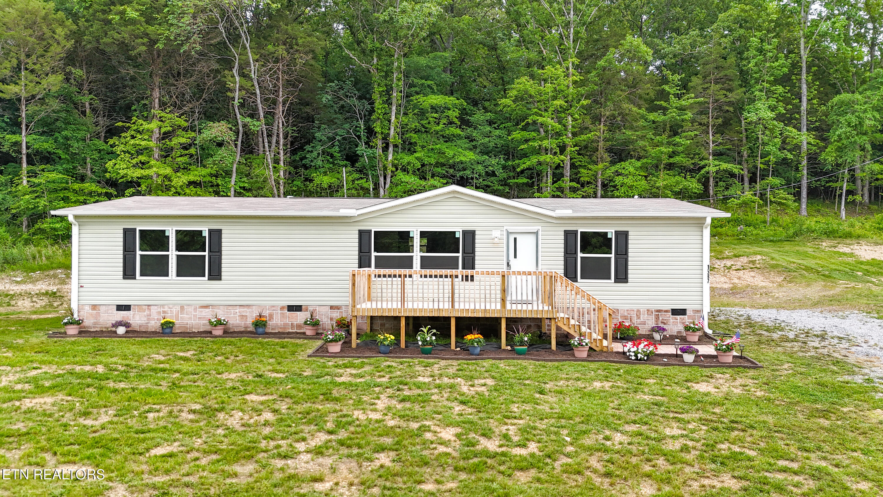 1587 Sweetwater Road Philadelphia, TN 37846 - Photo 2 of 46 2