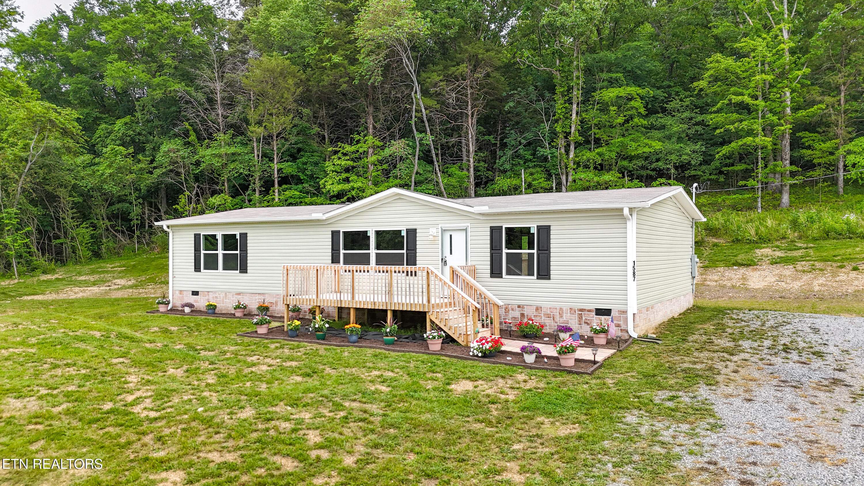 1587 Sweetwater Road Philadelphia, TN 37846 - Photo 3 of 46 3