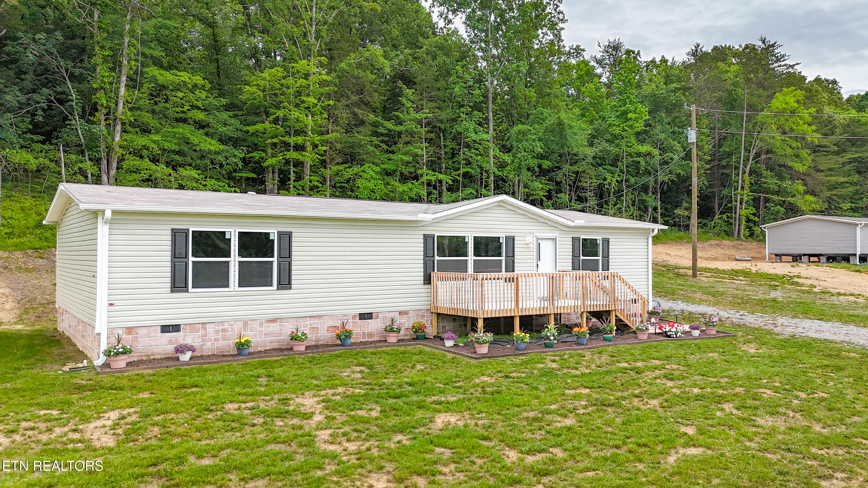 1587 Sweetwater Road Philadelphia, TN 37846 - Photo 4 of 46 4