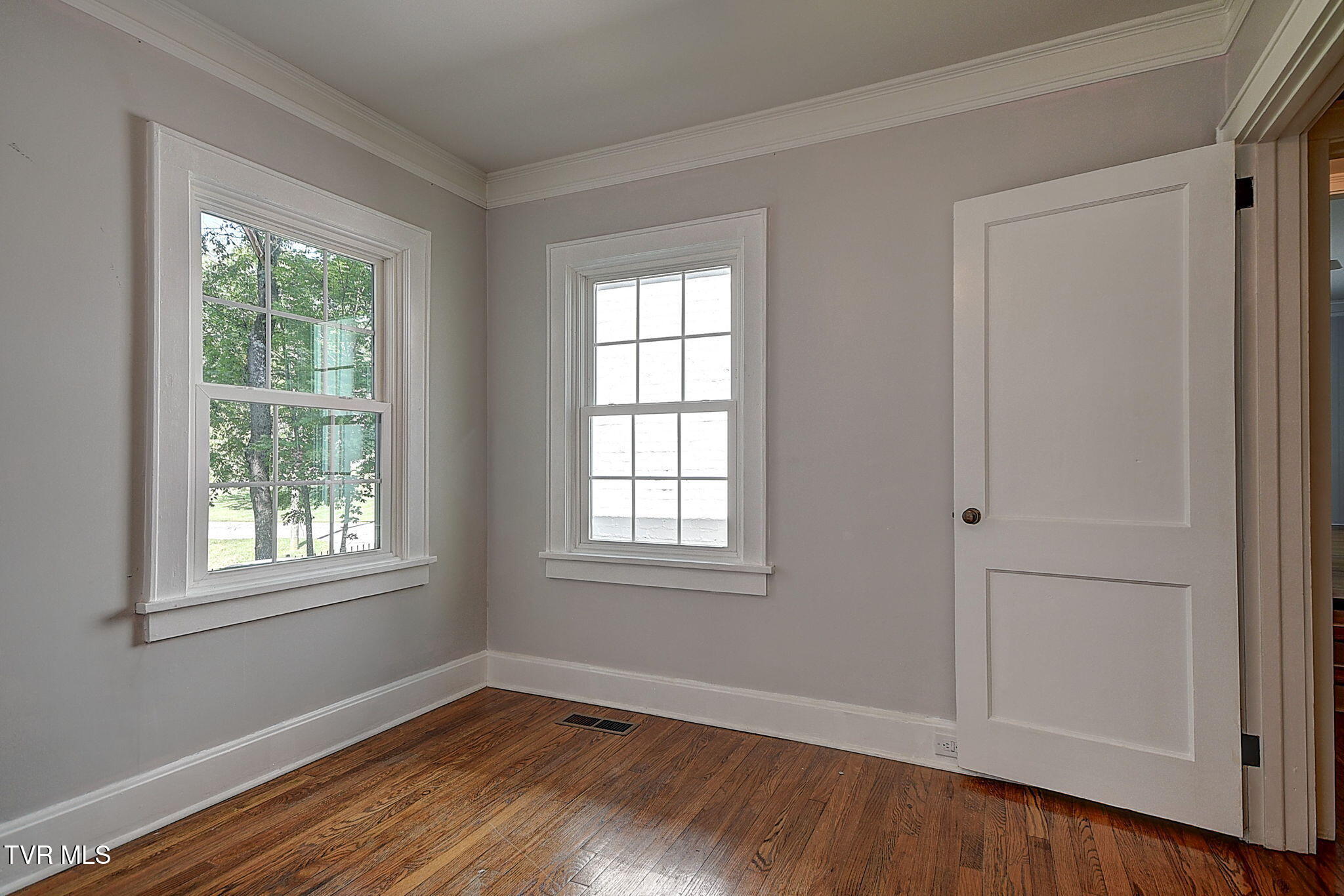 204 Parkway Road Bristol, TN 37620 - Photo 39 of 75 41-web-or-mls-204 Parkway KW-41