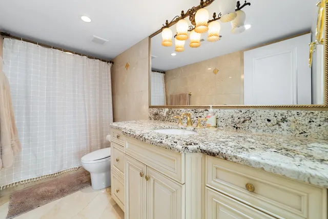 $1,290,000 | 4740 South Ocean Boulevard, Unit 511, Highland Beach, FL 33487