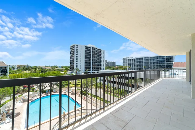$1,290,000 | 4740 South Ocean Boulevard, Unit 511, Highland Beach, FL 33487