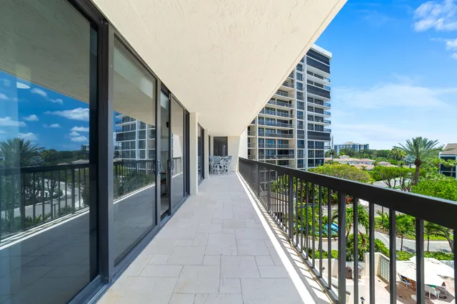 $1,290,000 | 4740 South Ocean Boulevard, Unit 511, Highland Beach, FL 33487