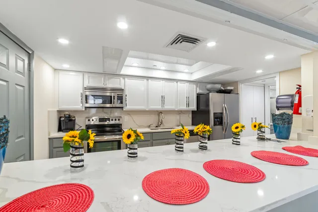 $1,290,000 | 4740 South Ocean Boulevard, Unit 511, Highland Beach, FL 33487