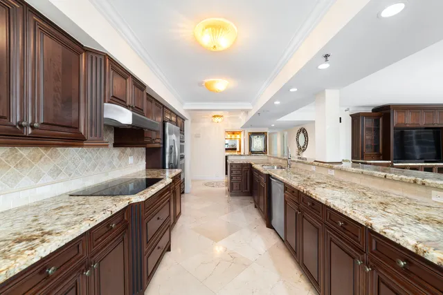 $1,290,000 | 4740 South Ocean Boulevard, Unit 511, Highland Beach, FL 33487