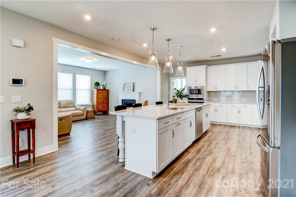808 Flatwater Court Fort Mill, SC 29708 - Photo 8 of 46 Gallery Image 8