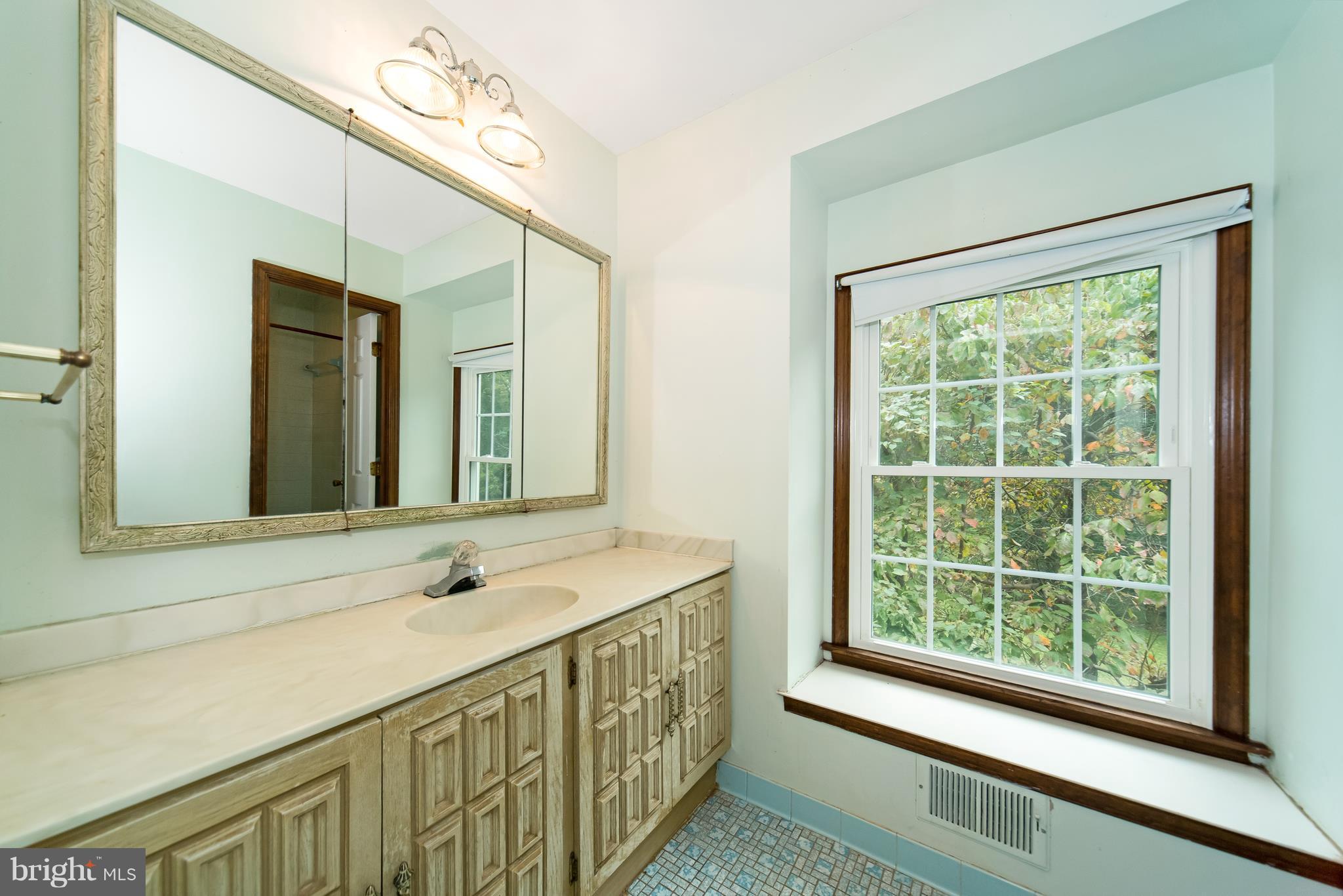 13500 Fork Road Baldwin, MD 21013 - Photo 19 of 29 Bathroom