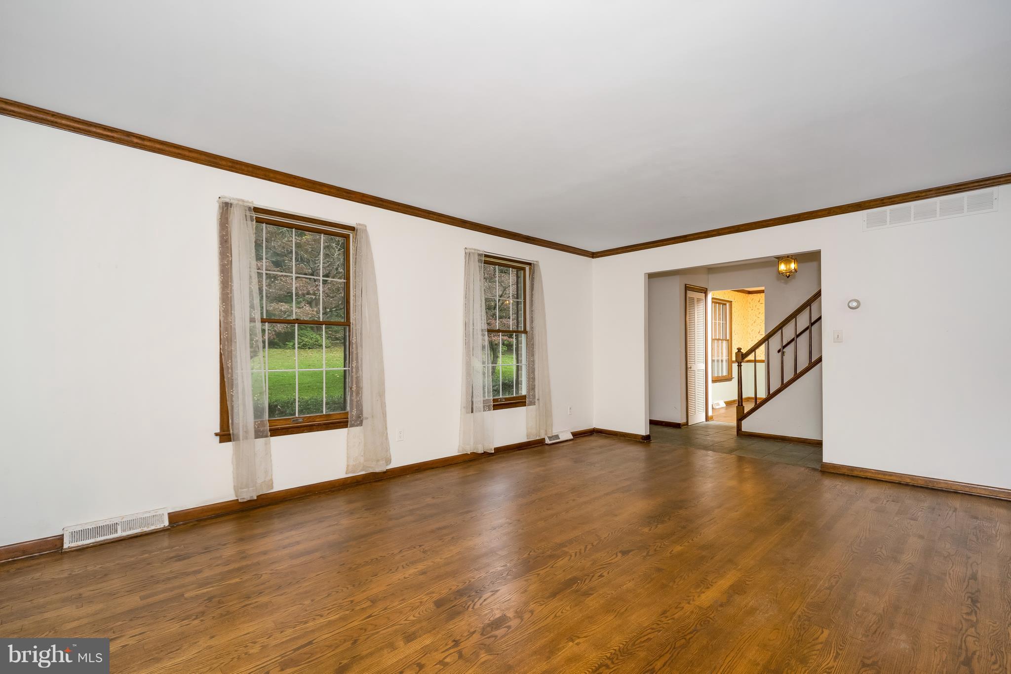 13500 Fork Road Baldwin, MD 21013 - Photo 4 of 29 Living Room