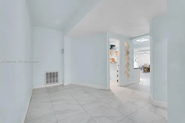 $3,800 | 2417 Pierce Street, Hollywood, FL 33020