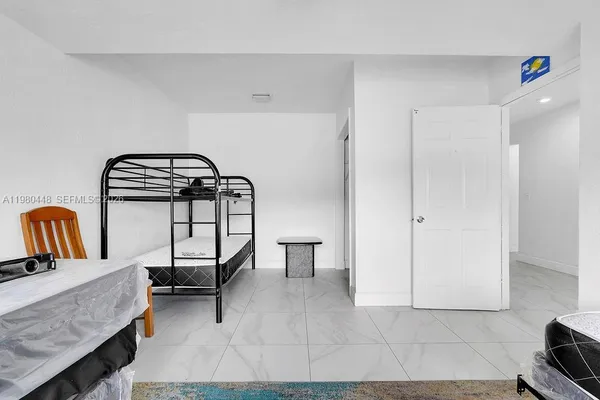 $3,800 | 2417 Pierce Street, Hollywood, FL 33020