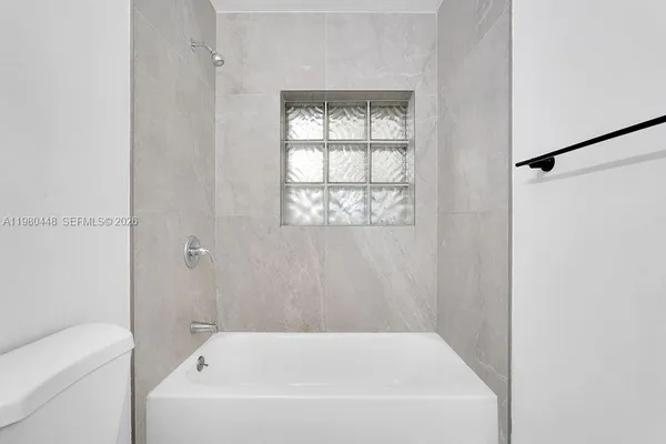 $3,800 | 2417 Pierce Street, Hollywood, FL 33020