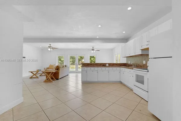 $3,800 | 2417 Pierce Street, Hollywood, FL 33020