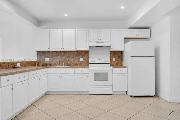 $3,800 | 2417 Pierce Street, Hollywood, FL 33020