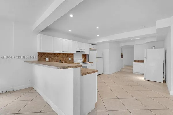 $3,800 | 2417 Pierce Street, Hollywood, FL 33020