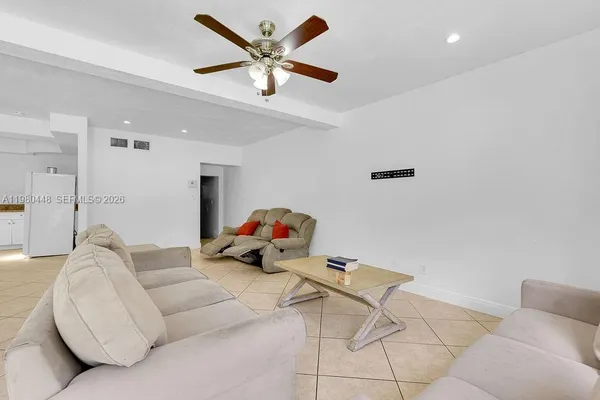 $3,800 | 2417 Pierce Street, Hollywood, FL 33020