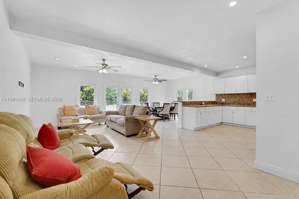 $3,800 | 2417 Pierce Street, Hollywood, FL 33020