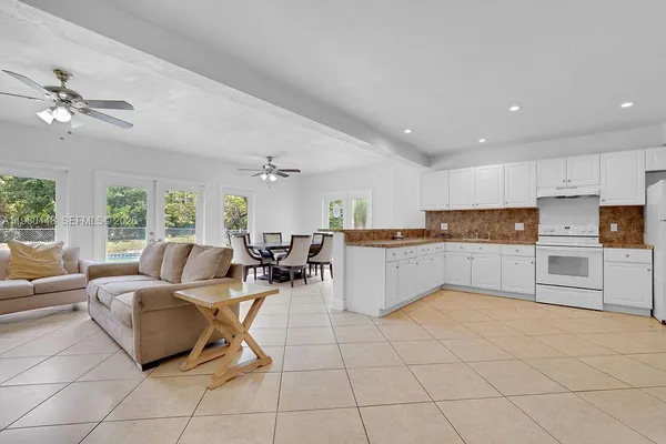 $3,800 | 2417 Pierce Street, Hollywood, FL 33020