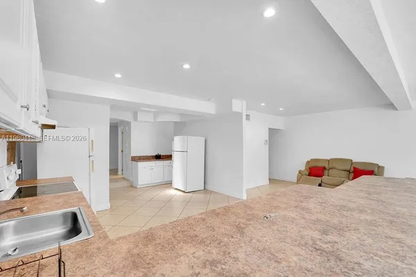 $3,800 | 2417 Pierce Street, Hollywood, FL 33020