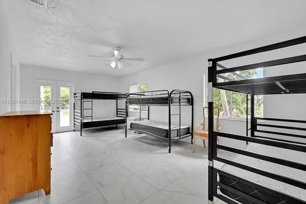 $3,800 | 2417 Pierce Street, Hollywood, FL 33020