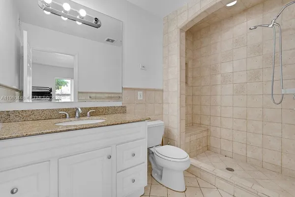 $3,800 | 2417 Pierce Street, Hollywood, FL 33020