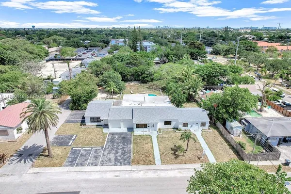 $3,800 | 2417 Pierce Street, Hollywood, FL 33020