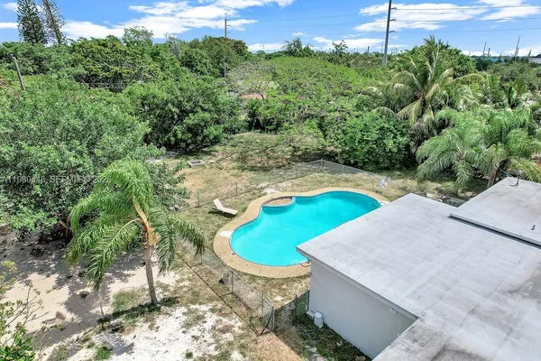 $3,800 | 2417 Pierce Street, Hollywood, FL 33020