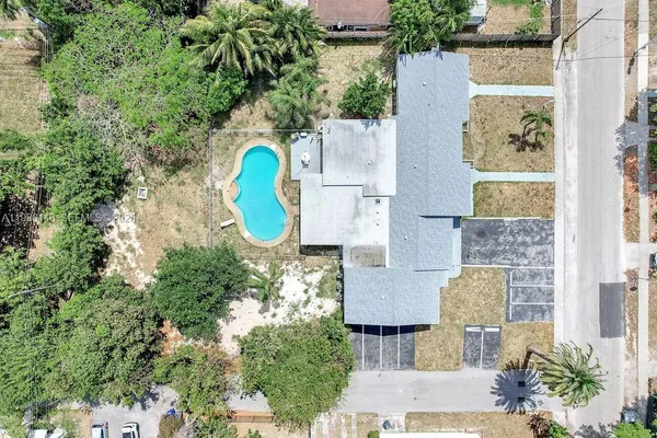 $3,800 | 2417 Pierce Street, Hollywood, FL 33020