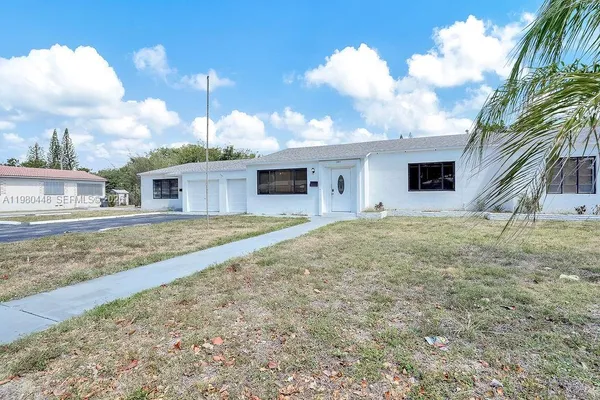 $3,800 | 2417 Pierce Street, Hollywood, FL 33020