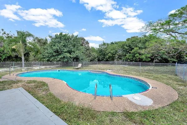 $3,800 | 2417 Pierce Street, Hollywood, FL 33020