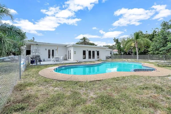 $3,800 | 2417 Pierce Street, Hollywood, FL 33020