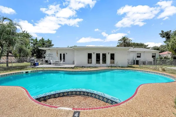 $3,800 | 2417 Pierce Street, Hollywood, FL 33020