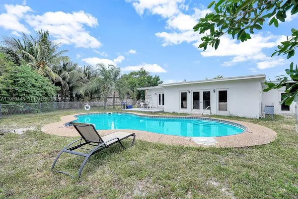 $3,800 | 2417 Pierce Street, Hollywood, FL 33020